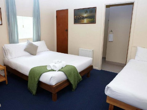 Amara Springs Guest House - Tourism Caloundra 5
