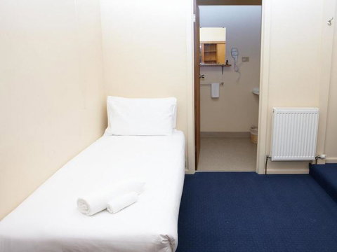 Amara Springs Guest House - Tourism Caloundra 1