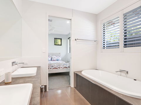 Adelong - Tourism Caloundra 2