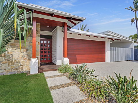 Adelong - Tourism Caloundra 0