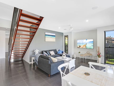 Adelong - Tourism Caloundra 6