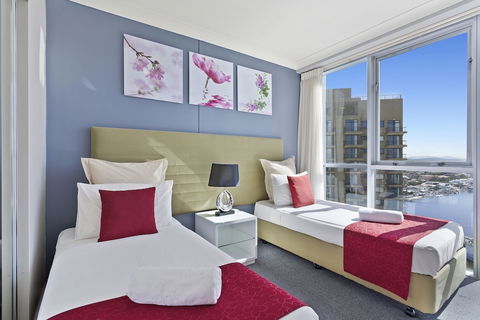 Ocean & Riverview At Chevron Renaissance - Tourism Caloundra 4