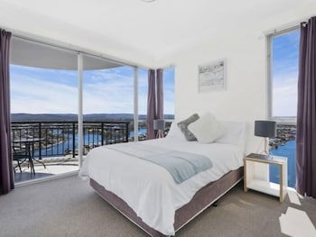 Ocean & Riverview At Chevron Renaissance - Tourism Caloundra 6