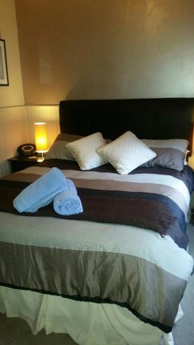 About Time Retreats Studio Three - Tourism Caloundra 1