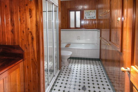 Glendell Cottage - Tourism Caloundra 2