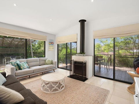Avoca Beach Living 84 Avoca Drive Avoca Beach - Tourism Caloundra 3