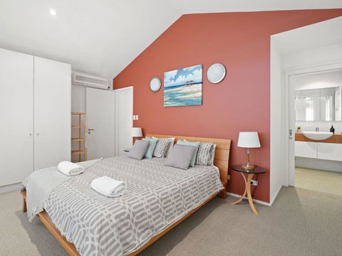 Avoca Beach Living 84 Avoca Drive Avoca Beach - Tourism Caloundra 1
