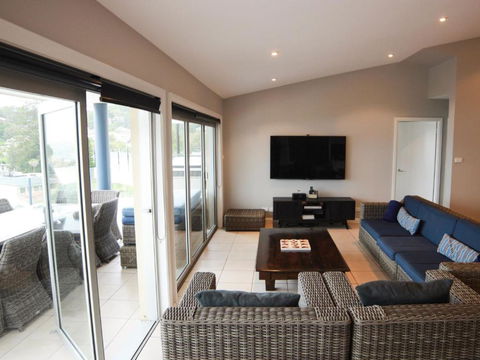 Absolutely Avoca 114a Avoca Drive Avoca Beach - Tourism Caloundra 4