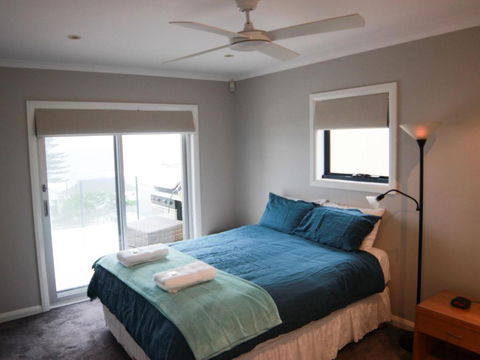 Absolutely Avoca 114a Avoca Drive Avoca Beach - Tourism Caloundra 2