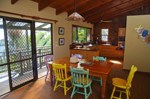 LaMaison De Shines 13 Dulconghi Street - Tourism Caloundra 6