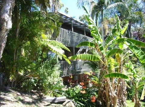 LaMaison De Shines 13 Dulconghi Street - Tourism Caloundra 3
