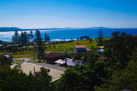 Barrels Beach House 28 Dulconghi Street - Tourism Caloundra 4