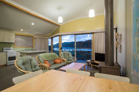 Arthur Riverfront & Sea Lodge Downstream - Tourism Caloundra 1