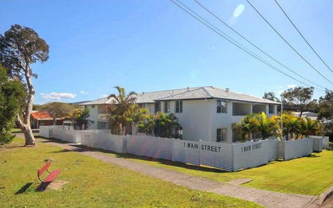 Main Break 1 1 Main Street - Tourism Caloundra 2