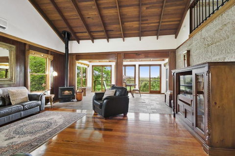 CHRISTOPHERS COTTAGE - Tourism Caloundra 3