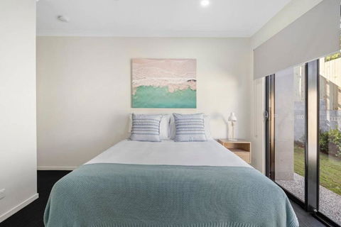 DAYDREAMING Airlie Beach Water Views & Only 200m To Boardwalk. - Tourism Caloundra 3