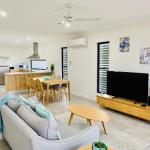 DAYDREAMING Airlie Beach Water Views & Only 200m To Boardwalk. - Tourism Caloundra 0