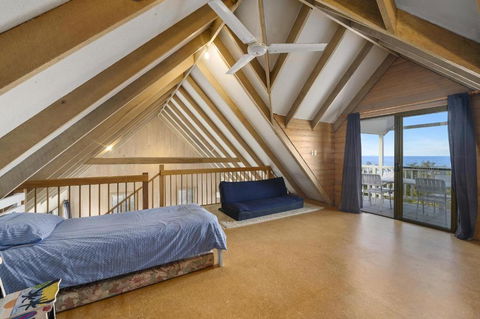Blue Oar Beach House - Tourism Caloundra 1