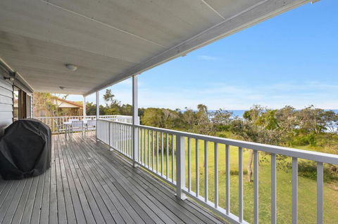 Blue Oar Beach House - Tourism Caloundra 3