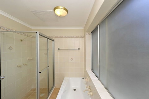 Adriana 6 / 83 85 Ronald Avenue - Tourism Caloundra 3