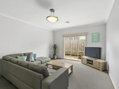 THE LOCH SURFSIDE WIFI NETFLIX PET FRIENDLY (OUTSIDE ONLY) - Tourism Caloundra 4
