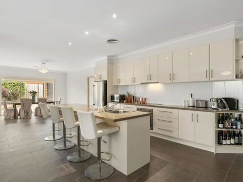 THE LOCH SURFSIDE WIFI NETFLIX PET FRIENDLY (OUTSIDE ONLY) - Tourism Caloundra 6