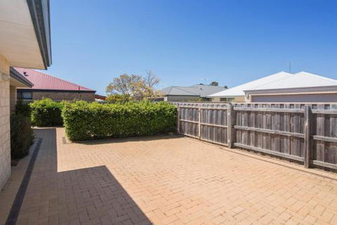 Acrosstheway - Tourism Caloundra 1