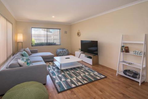 Acrosstheway - Tourism Caloundra 2