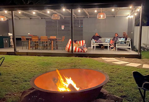 Batemans Bay Hotel - Tourism Caloundra 2
