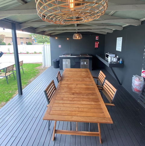 Batemans Bay Hotel - Tourism Caloundra 3