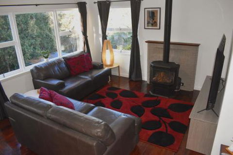NEW Winston Cottage Leura Views & Location - Tourism Caloundra 2