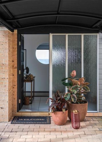 The Seaview Designer Beachfront House - Tourism Caloundra 1
