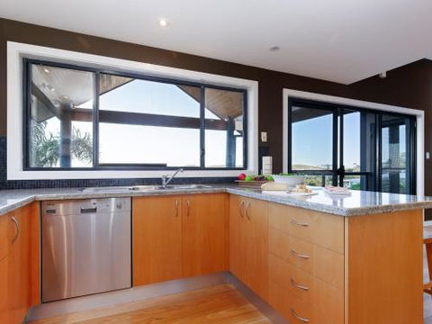 Venabu On Garuwa 20 Garuwa Street Spectacular House With Fabulous Views - Tourism Caloundra 5