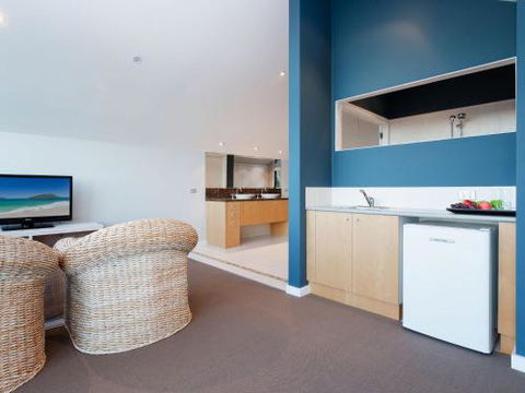 Venabu On Garuwa 20 Garuwa Street Spectacular House With Fabulous Views - Tourism Caloundra 0