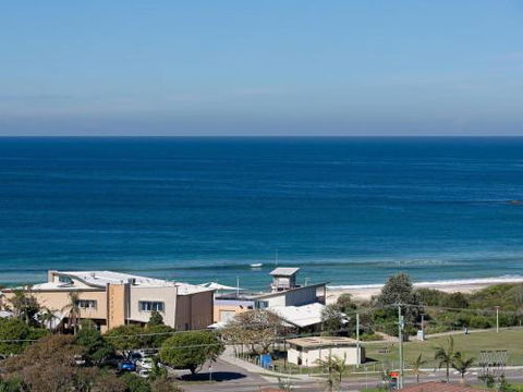 Venabu On Garuwa 20 Garuwa Street Spectacular House With Fabulous Views - Tourism Caloundra 2
