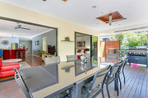 Aussie Beach House - Tourism Caloundra 0