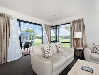 Flagship Villa 111 Horizons Golf Club - Tourism Caloundra 1