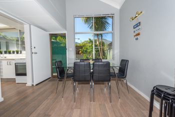 The Pines 8 Shoal Bay - Tourism Caloundra 2