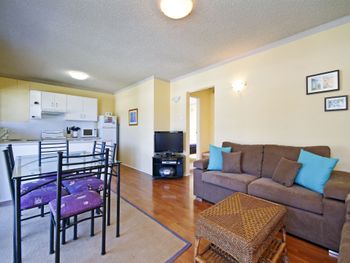 Shoal Towers Unit 5 / 11 Shoal Bay Road - Tourism Caloundra 5