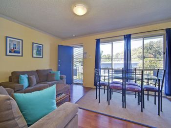 Shoal Towers Unit 5 / 11 Shoal Bay Road - Tourism Caloundra 6