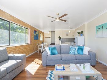 Ronald Avenue Shoal Heights Unit 03 69 - Tourism Caloundra 0