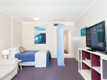 Whitesands Unit 213 Shoal Bay Road - Tourism Caloundra 1
