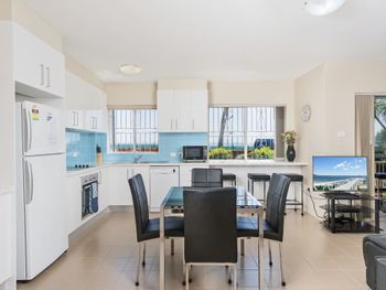 Bel Mare Unit 1 / 1 Shoal Bay Road - Tourism Caloundra 4