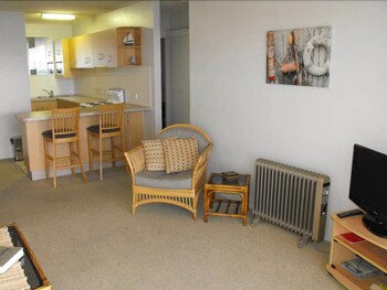 Oceanic Unit 14 - Tourism Caloundra 4