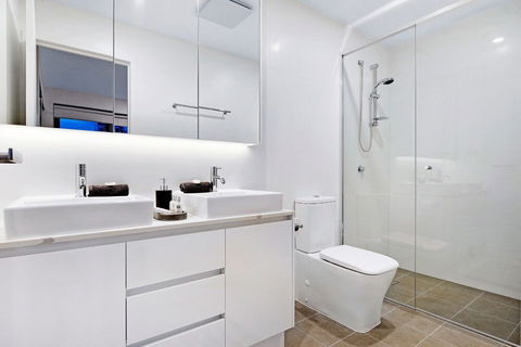 NEO Apartments Holidays Gold Coast - Tourism Caloundra 5