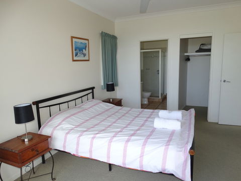 Costa Bella Apartments - Tourism Caloundra 2