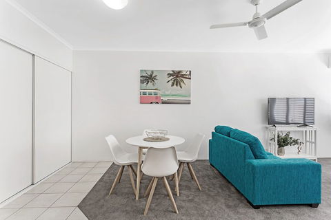 Zenith Unit 7 / 10 Messines Street - Tourism Caloundra 5