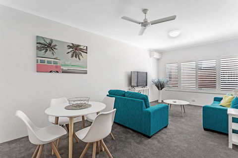 Zenith Unit 7 / 10 Messines Street - Tourism Caloundra 1