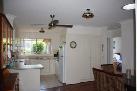 Surf Beach On Eric - Tourism Caloundra 3