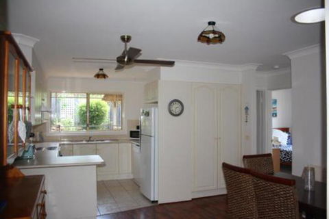Surf Beach On Eric - Tourism Caloundra 2